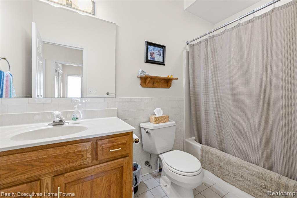 1070 Highland Drive, St. Clair, MI 48079 — Photo 11