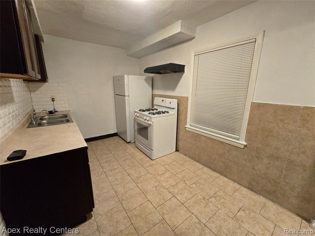 7668 Evergreen Avenue, Detroit, MI 48228 — Photo 5