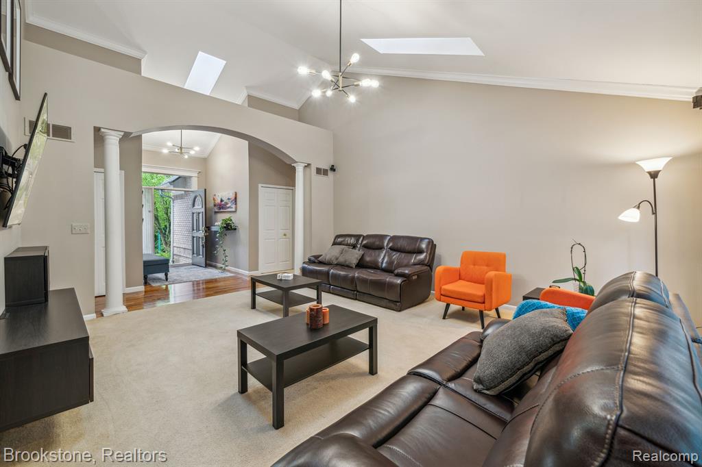 576 BLOOMER RIDGE Drive, Rochester, MI 48307 — Photo 8