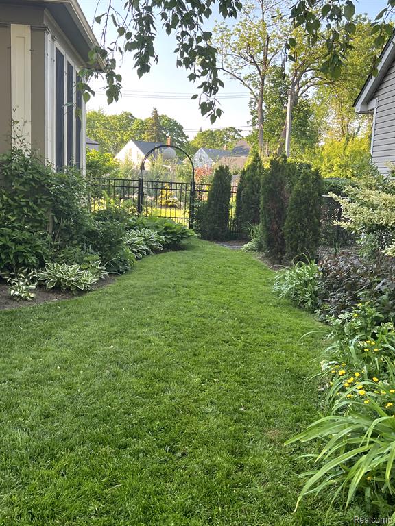 717 W 12 MILE Road, Royal Oak, MI 48073 — Photo 28