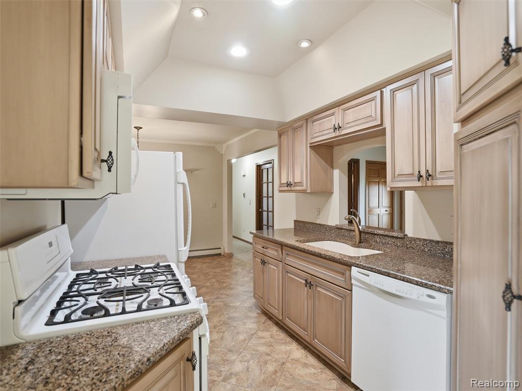 49455 Schoenherr Road, Utica, MI 48315 — Photo 7