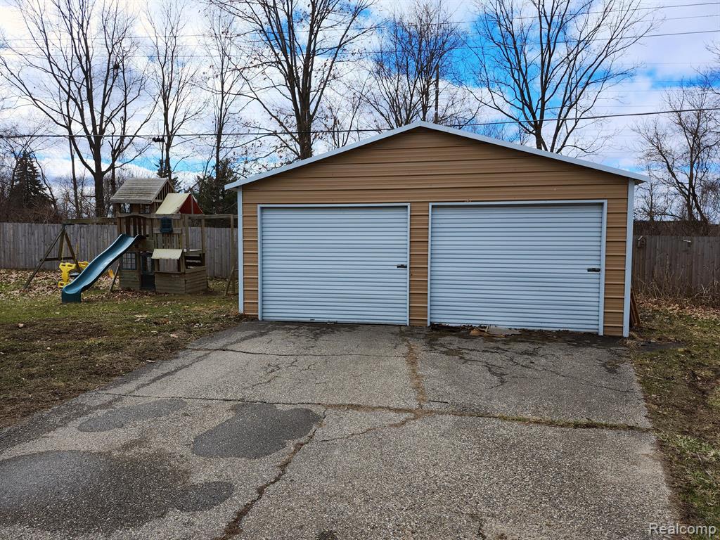 4010 RED ARROW Road, Flint, MI 48507 — Photo 30