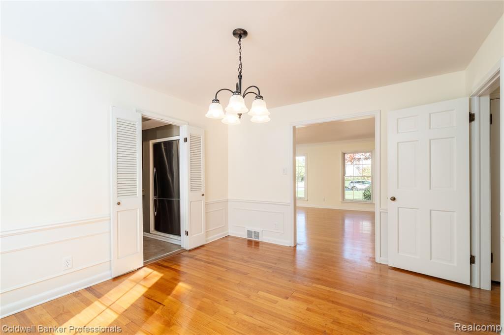 499 Sunningdale Drive, Grosse Pointe Woods, MI 48236 — Photo 9