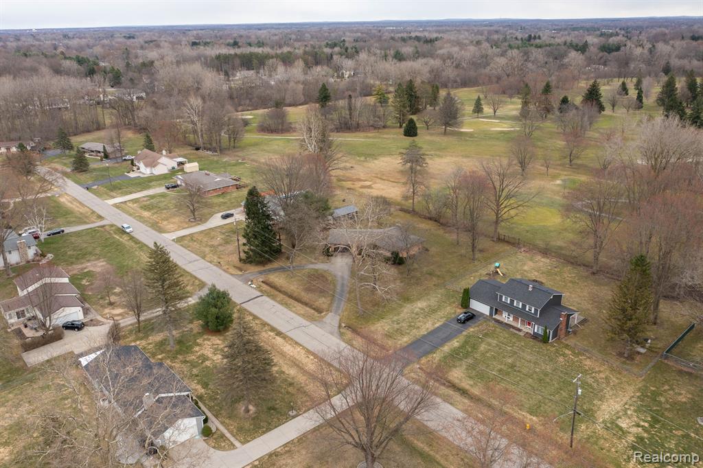 6226 GOLFVIEW Drive, Burton, MI 48509 — Photo 7