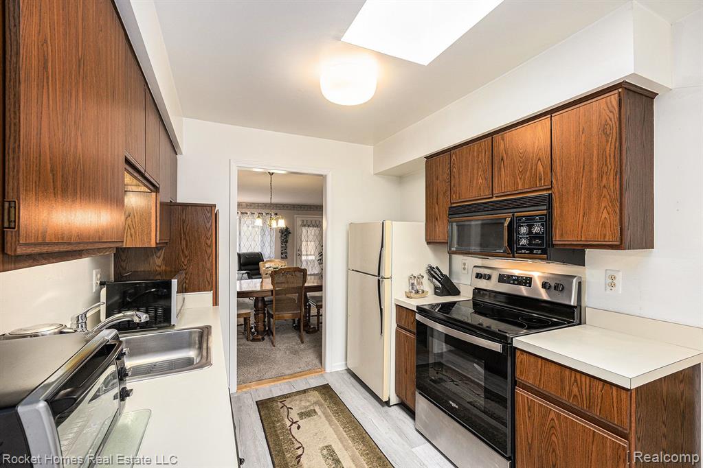 949 WEXFORD Way, Rochester Hills, MI 48307 — Photo 15