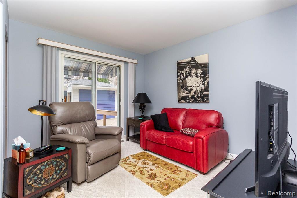 911 MAYFIELD Drive, Royal Oak, MI 48067 — Photo 27