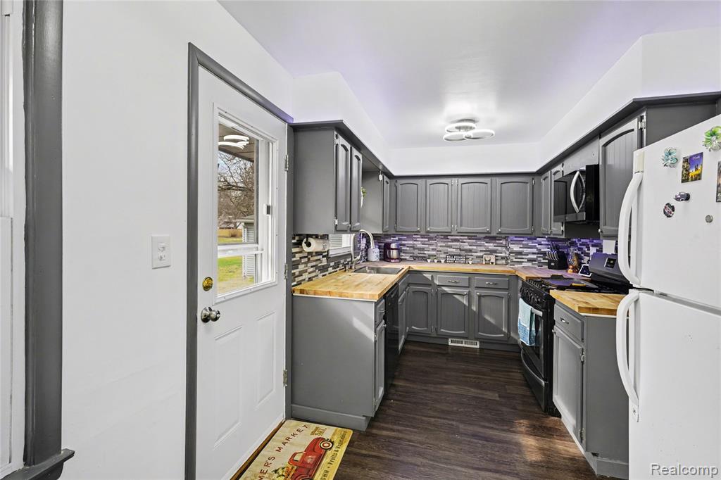 633 N Adelaide Street, Fenton, MI 48430 — Photo 7