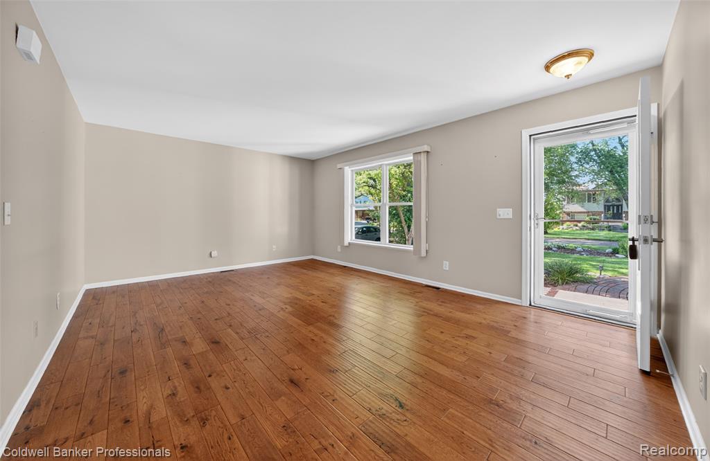 2470 Winkleman Drive, Waterford, MI 48329 — Photo 12
