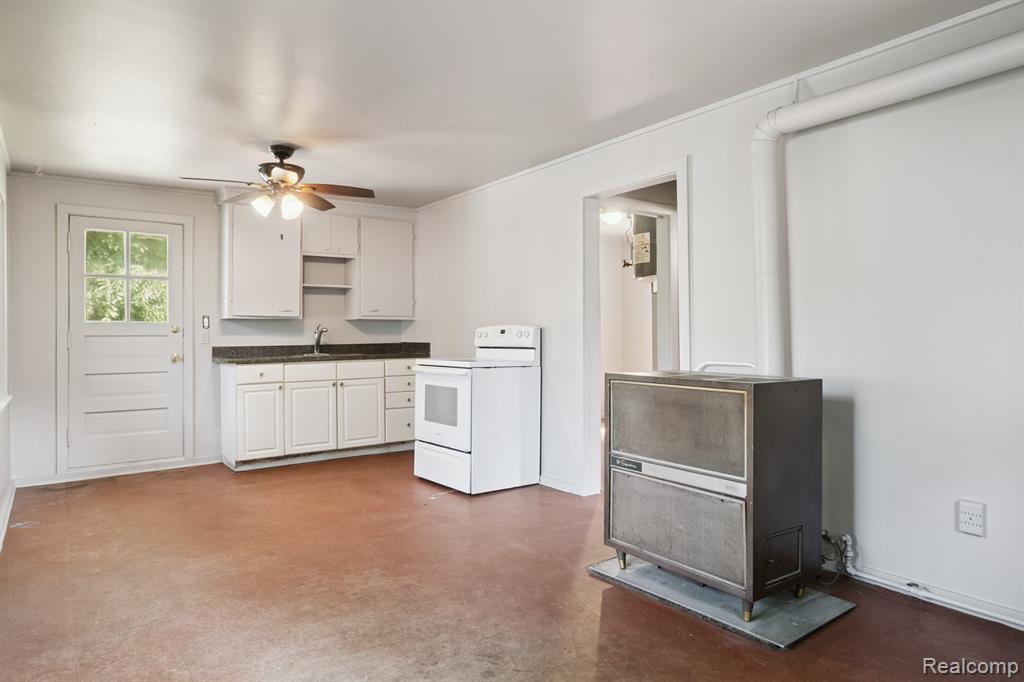 2235 Maddy Lane, Keego Harbor, MI 48320 — Photo 23