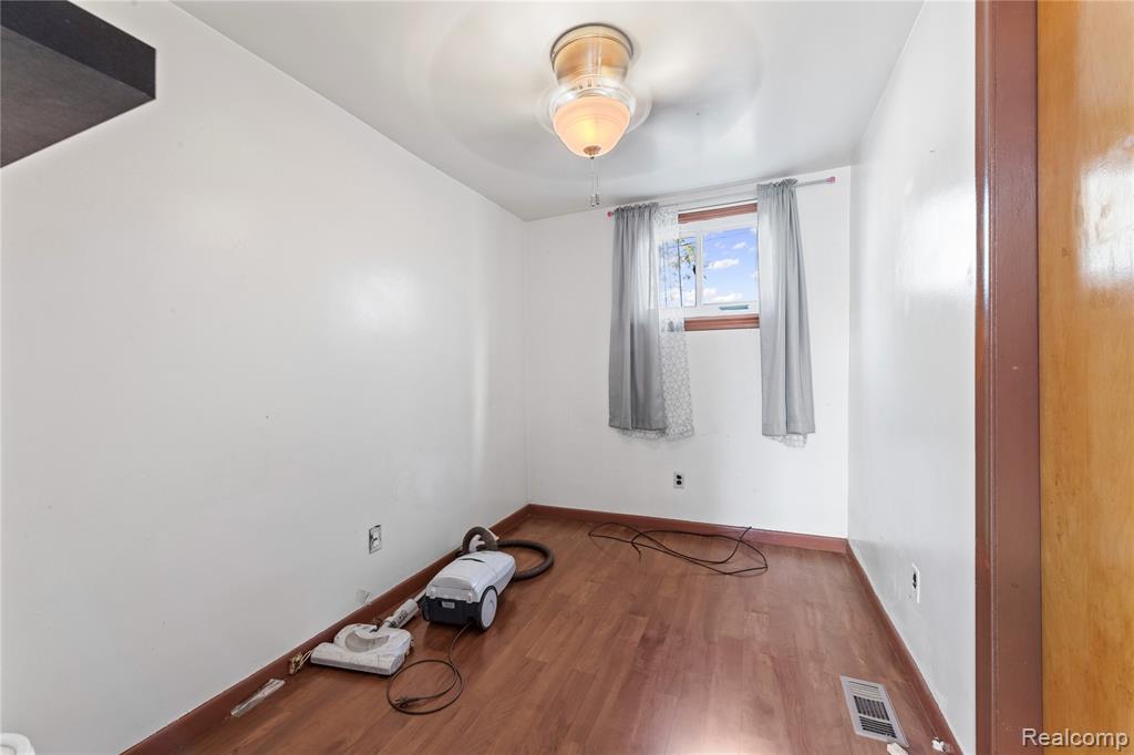 11399 Lumpkin Street, Hamtramck, MI 48212 — Photo 17