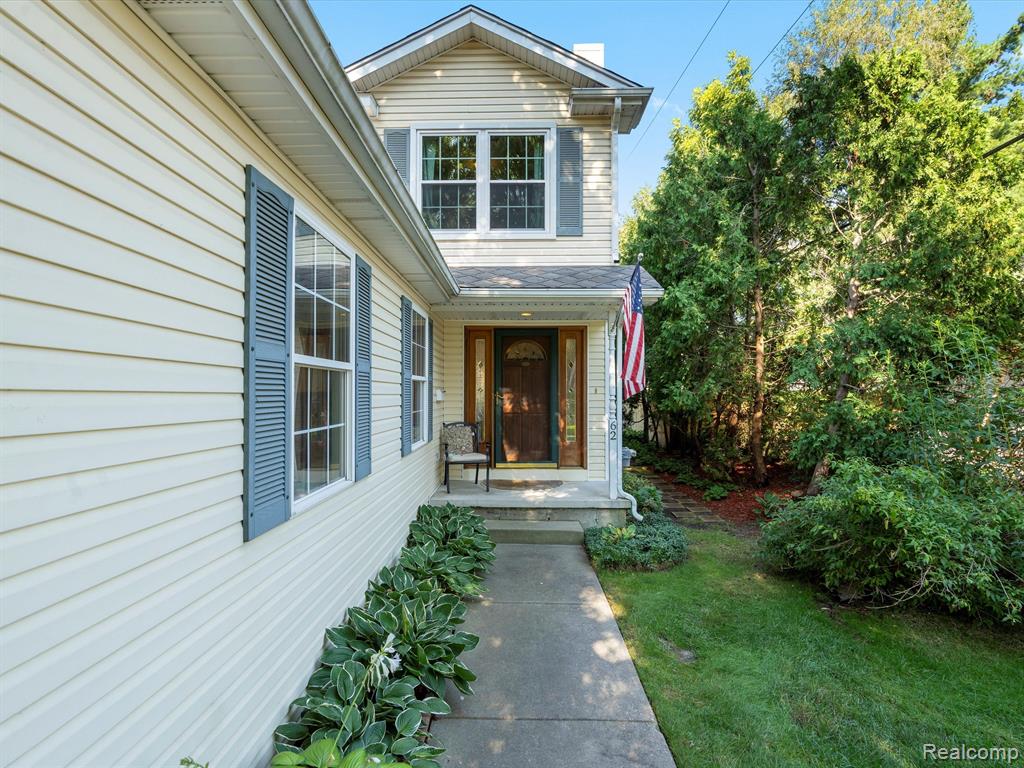 62 S WASHINGTON Street, Lake Orion, MI 48362 — Photo 3