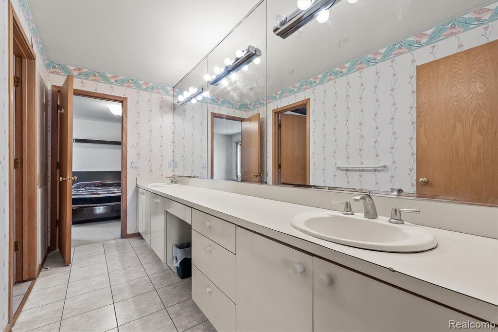 5322 Pond Bluff Drive, West Bloomfield, MI 48323 — Photo 31