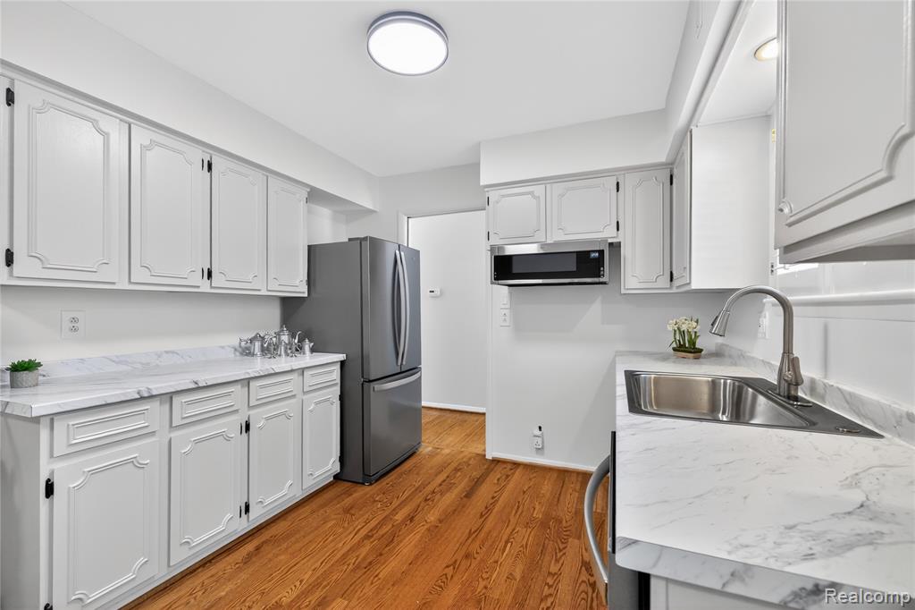 8733 Woodside Drive, Grosse Ile, MI 48138 — Photo 10