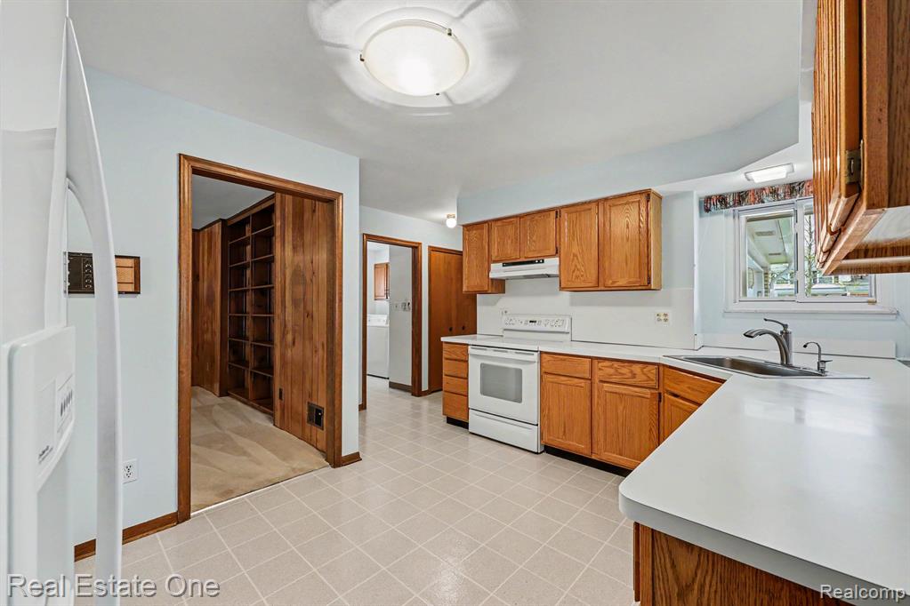 3888 Boulder Drive, Troy, MI 48084 — Photo 14