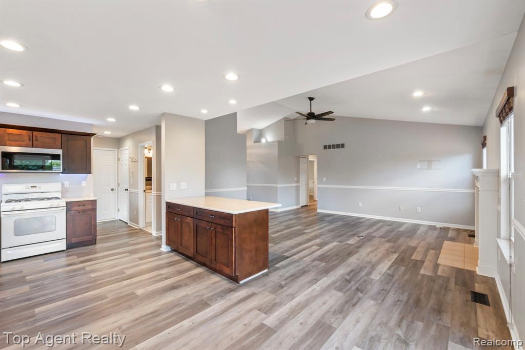 52806 Muirfield Drive, New Baltimore, MI — Photo 10