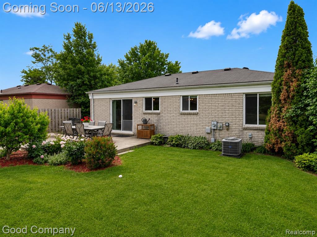 18489 Matthew Drive, Clinton Twp, MI 48035 — Photo 39