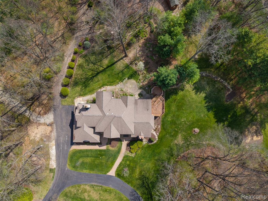 561 Valley Drive, Milford, MI 48381 — Photo 73