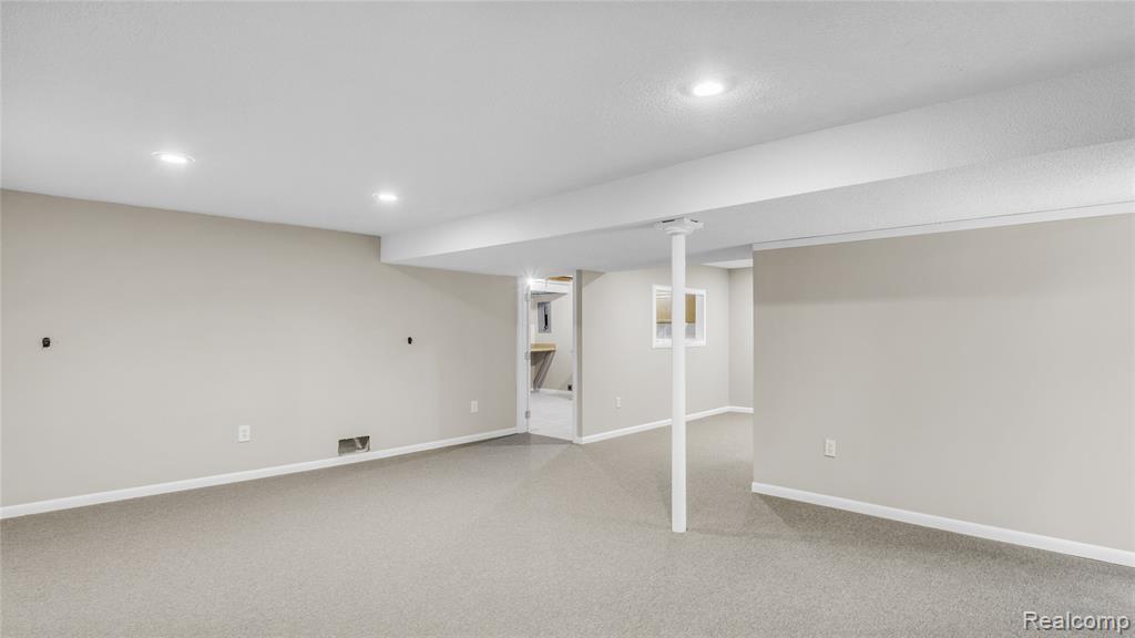 7113 Elmhurst, West Bloomfield, MI — Photo 40