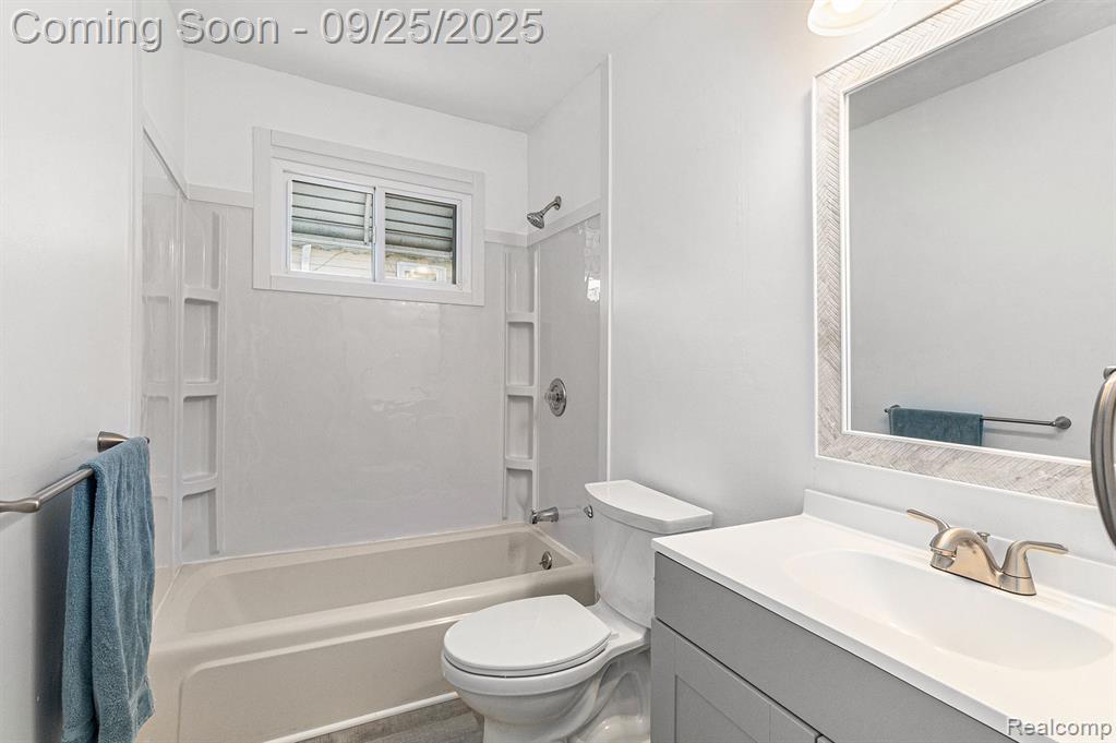 751 E Maxlow Avenue, Hazel Park, MI 48030 — Photo 14