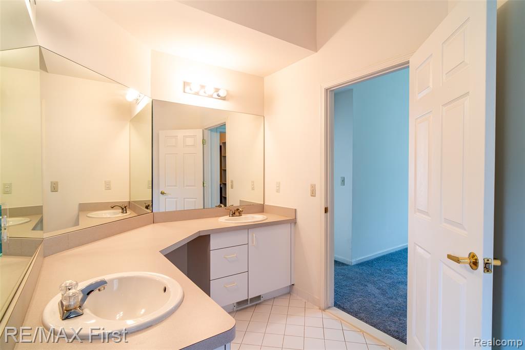 4798 WALNUT CREEK Drive, West Bloomfield, MI — Photo 35