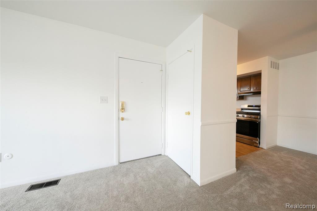 39887 Village Wood Lane, Novi, MI — Photo 8