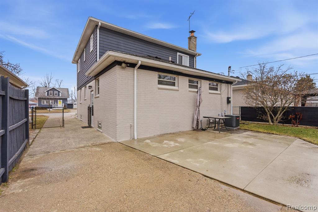 57 W Elmwood Avenue, Clawson, MI — Photo 33