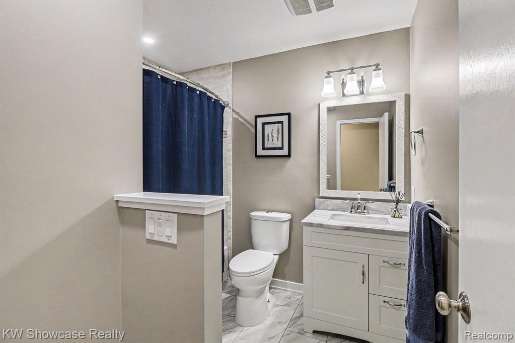 2572 Ridge Road, White Lake, MI 48383 — Photo 20
