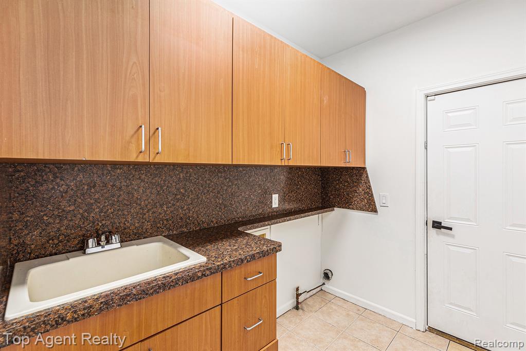 7087 Moore Court, Shelby Twp, MI 48317 — Photo 16