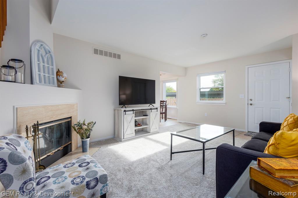 1831 N Arbor Way Drive, 16, Canton, MI 48188 — Photo 5