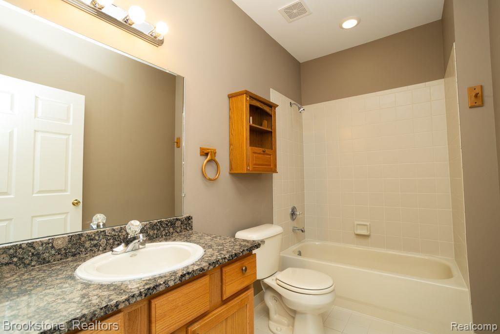 5829 TWIN OAKS Drive, Sterling Heights, MI 48314 — Photo 19