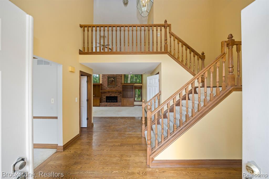 4237 WOODLANDS Lane, Orchard Lake Village, MI 48323 — Photo 3