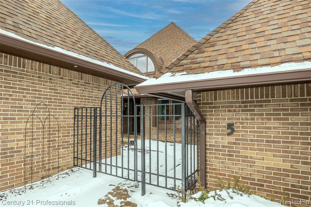 9095 S Saginaw Road, 5, Grand Blanc, MI 48439 — Photo 3