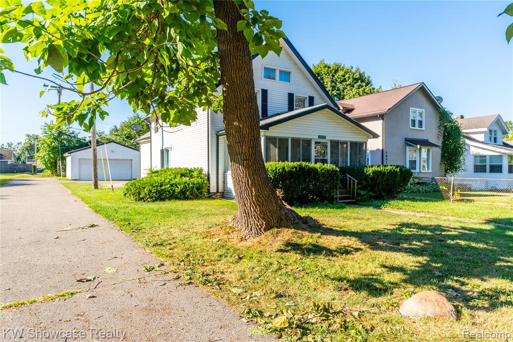 3033 Cass Lake Avenue, Keego Harbor, MI 48320 — Photo 2