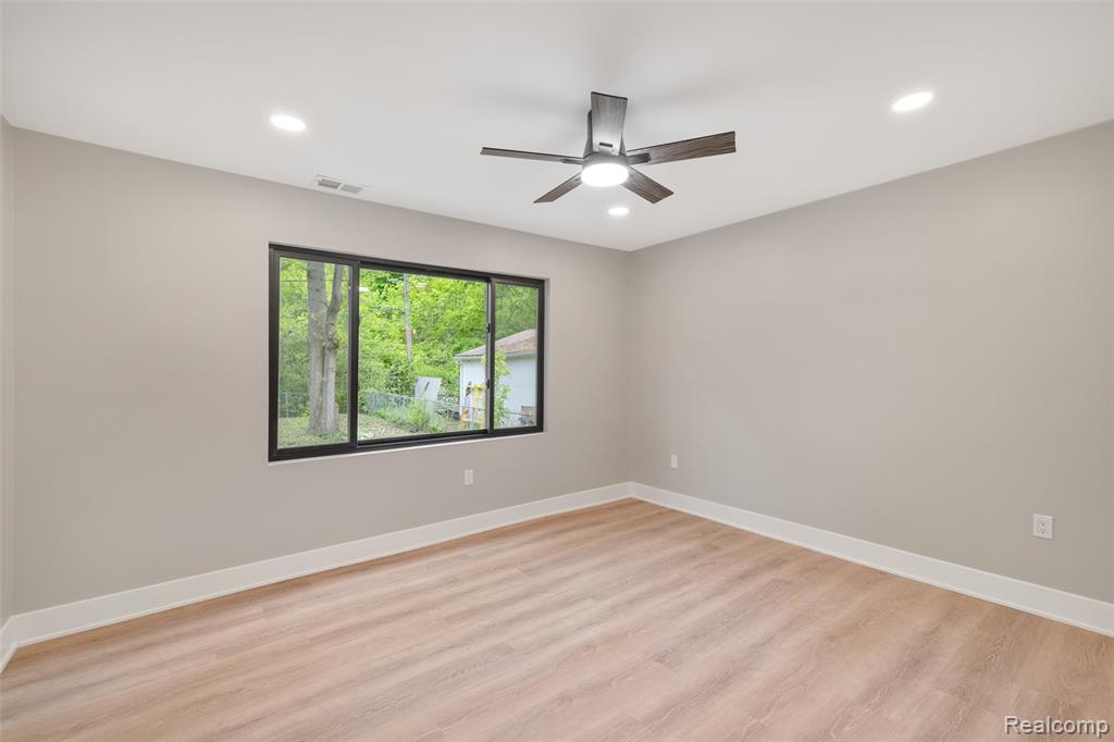 7598 Lake Park Avenue, Ira, MI — Photo 24