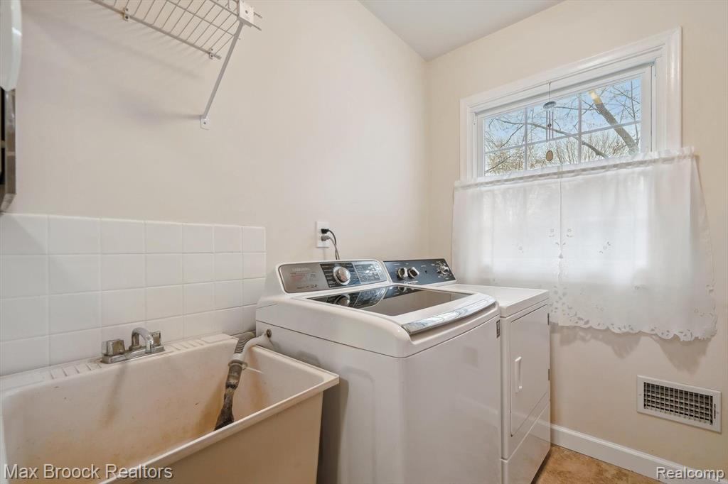 4488 BEACH Road, Troy, MI 48098 — Photo 15