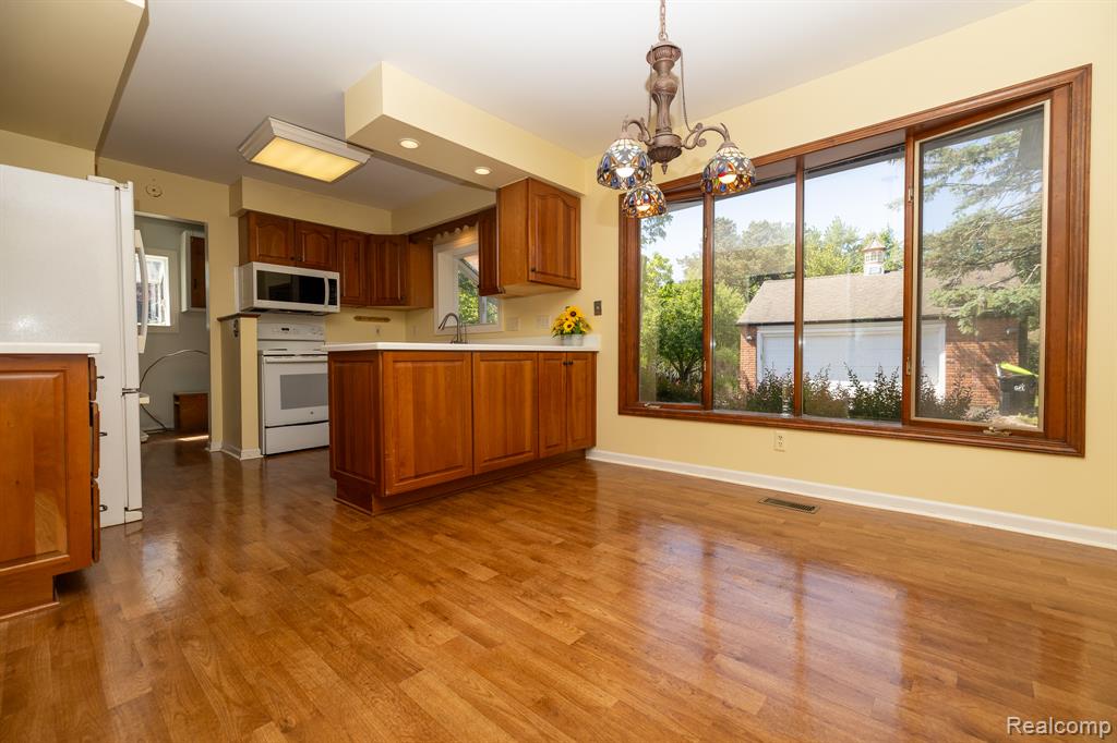 6084 Upper Straits Boulevard, West Bloomfield, MI 48324 — Photo 13