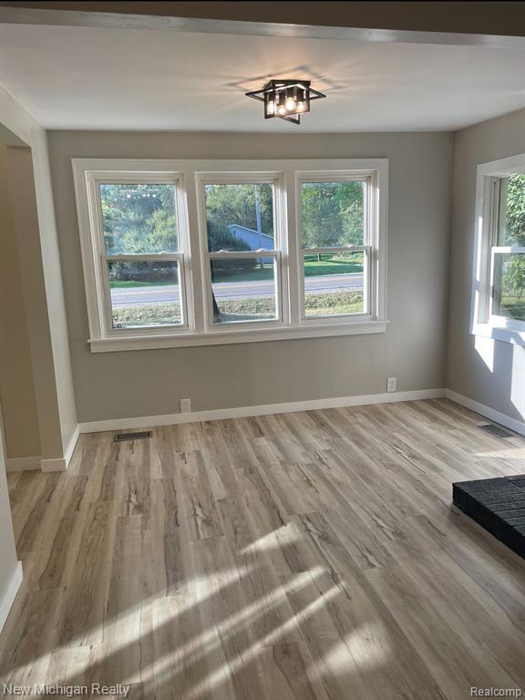 4262 W COURT Street, Flint, MI 48532 — Photo 8