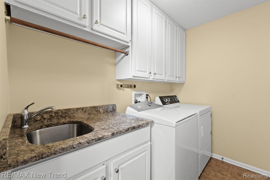 35163 KNOLLWOOD Lane, Farmington Hills, MI 48335 — Photo 21
