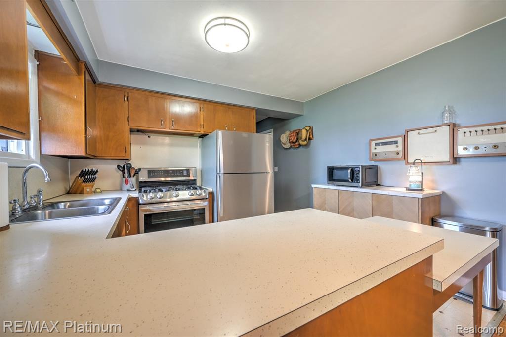 5462 Cook Road, Swartz Creek, MI 48473 — Photo 9