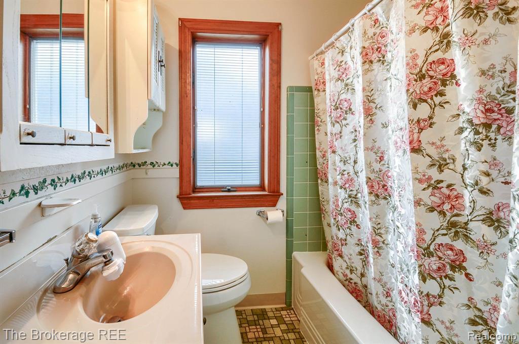 802 W HEMPHILL Road, Flint, MI 48507 — Photo 21