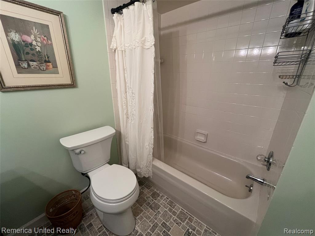 2223 Strader Drive, West Bloomfield, MI 48324 — Photo 17