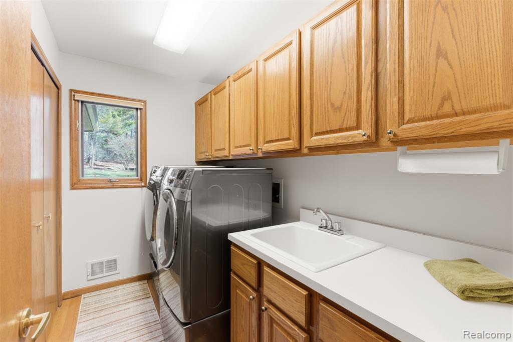 5306 Hidden Pines Court, Brighton, MI 48116 — Photo 23