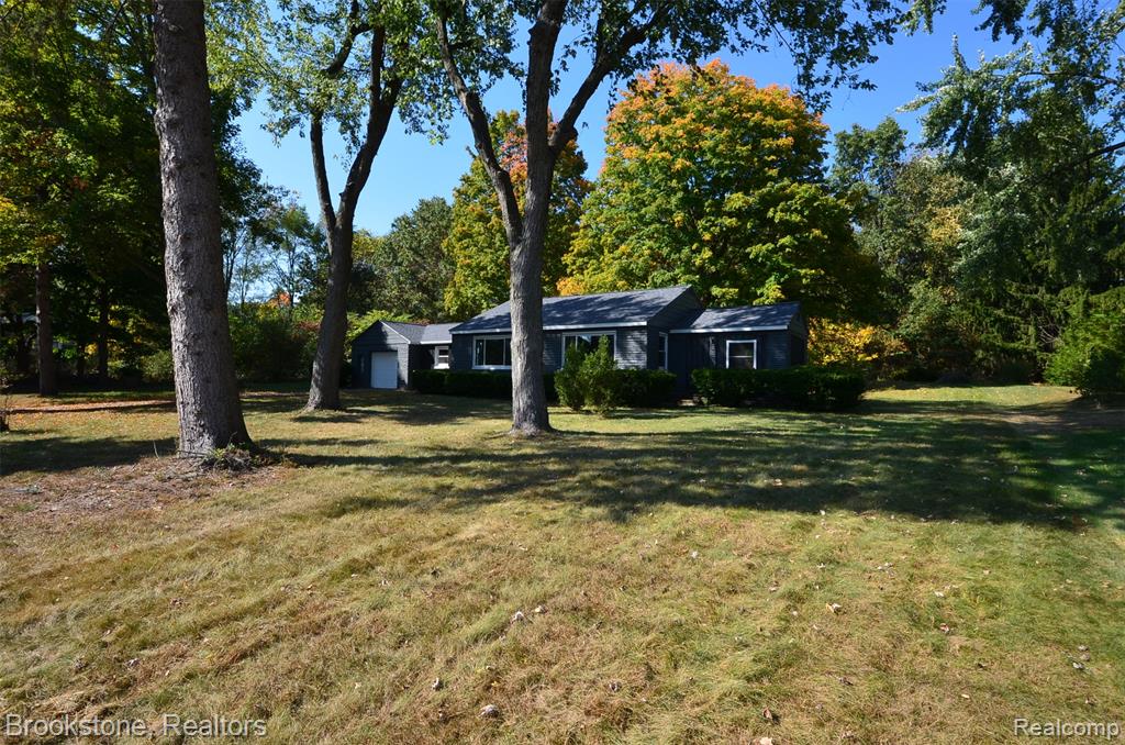 7565 Old Pond Drive, Clarkston, MI 48348 — Photo 41