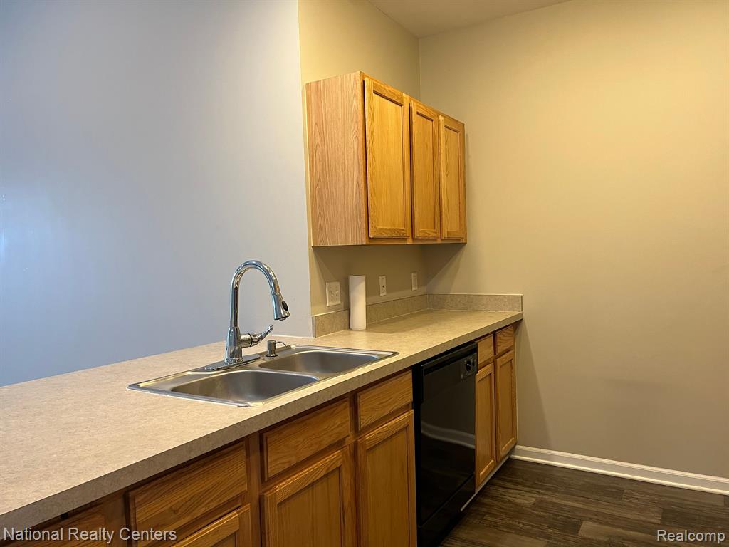 40564 BLYTHEFIELD Lane, Canton, MI 48188 — Photo 46