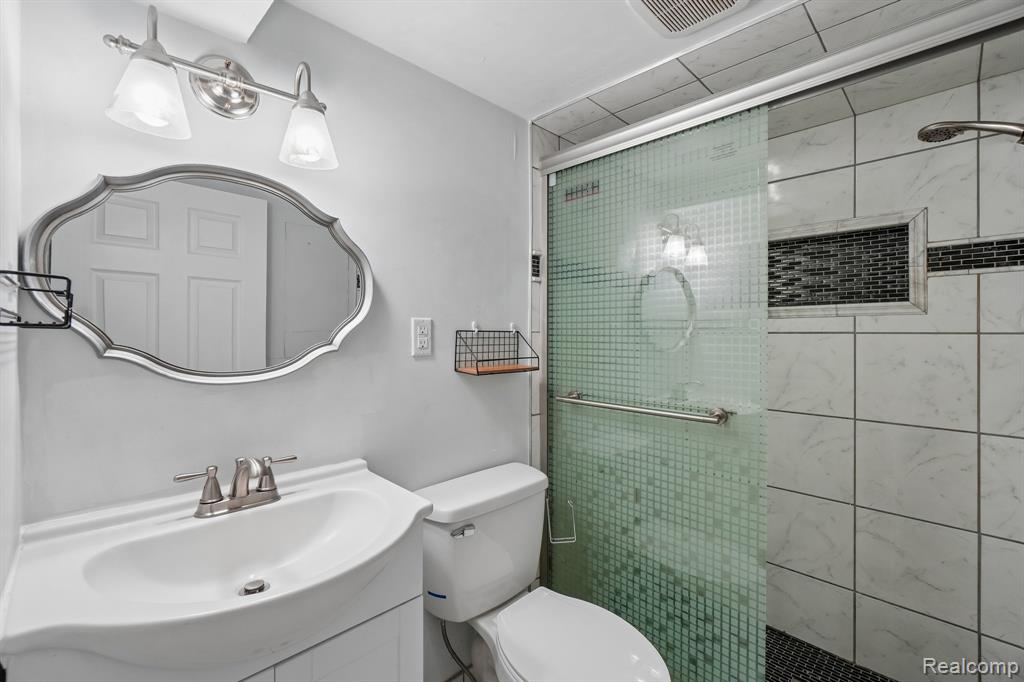 8401 18 Mile Road, 112, Sterling Heights, MI 48313 — Photo 18