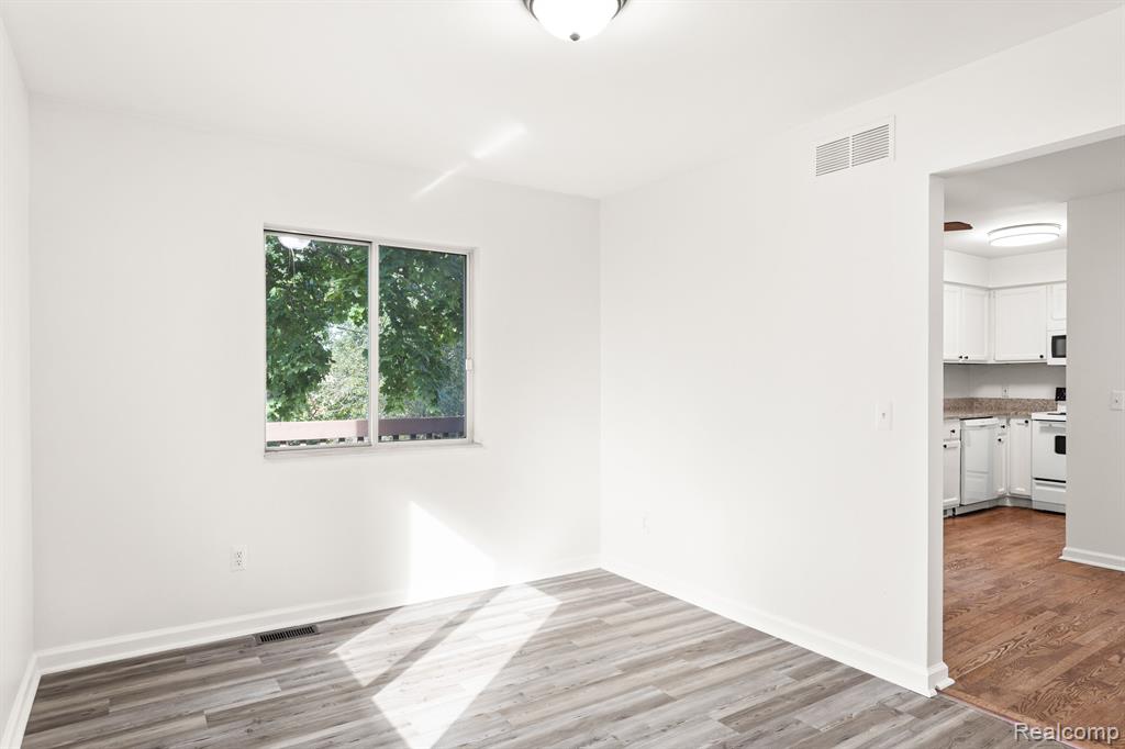 745 N MAIN Street, Milford, MI 48381 — Photo 11