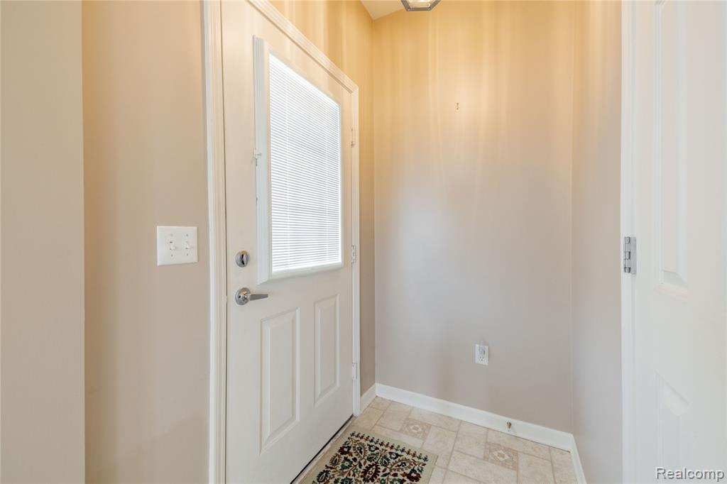 26624 Kirkway Circle, Woodhaven, MI 48183 — Photo 5