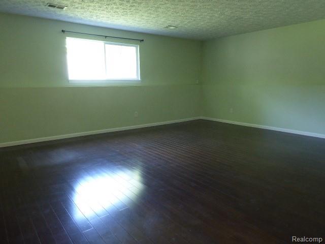 520 Springle Drive, Waterford, MI 48327 — Photo 13
