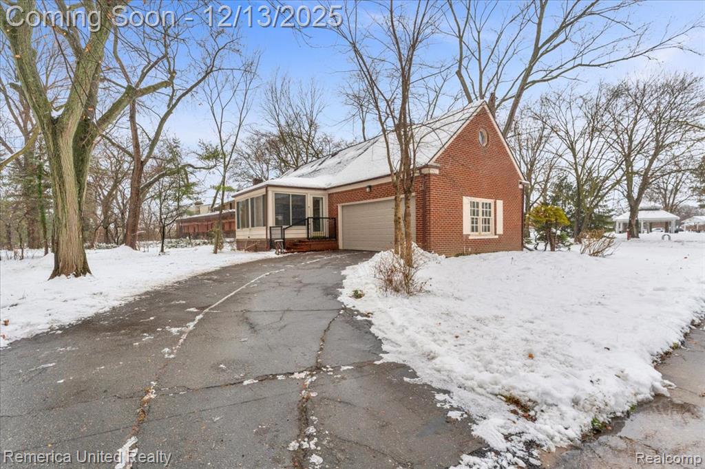 27510 California Drive SE, Lathrup Village, MI 48076 — Photo 35