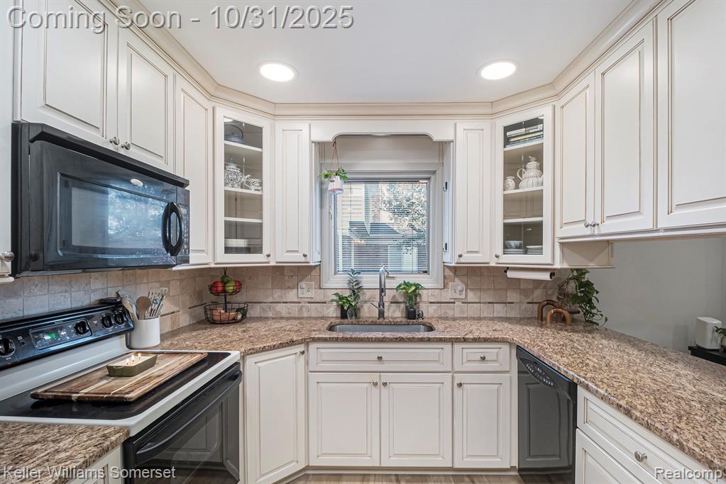 4523 Harold Drive, Troy, MI 48085 — Photo 13